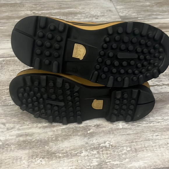Sorel Snow Boots - Picture 5 of 7